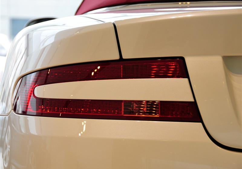 阿斯顿马丁DB9  2011款 6.0 Touchtronic Volante