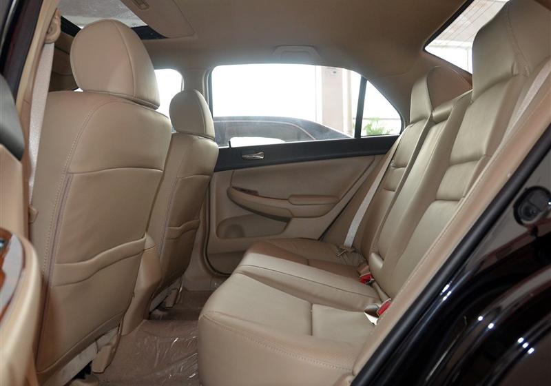 比亚迪F6  2011款 黄金版 1.8L MT尊享型
