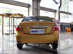 一汽丰田  威驰 1.6L AT 车辆正后方尾部视角
