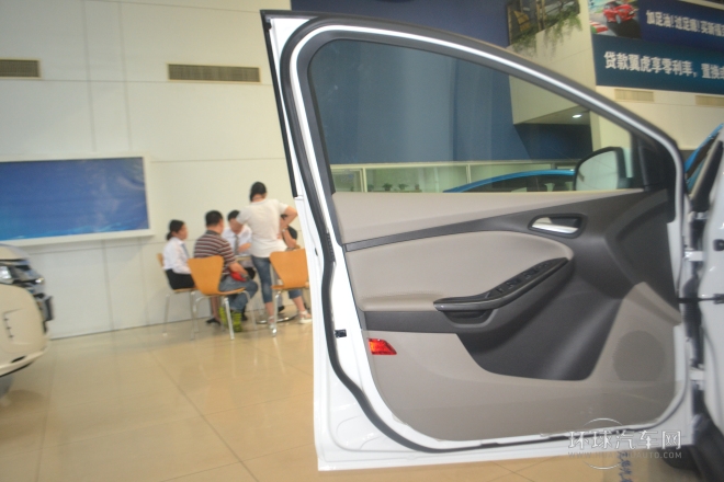 2012款 两厢 1.6L AT风尚型