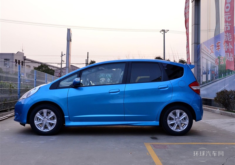 2011款 1.5L 自动全景天窗版