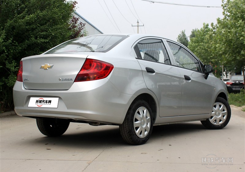 2013款 三厢 1.2L EMT理想版