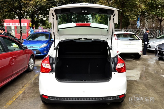 2012款 两厢 1.6L AT风尚型