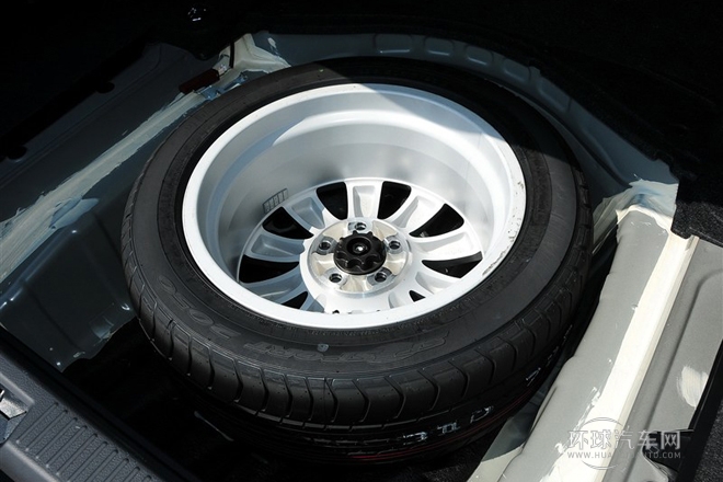 2012款 V6 2.5L Royal Saloon尊贵版
