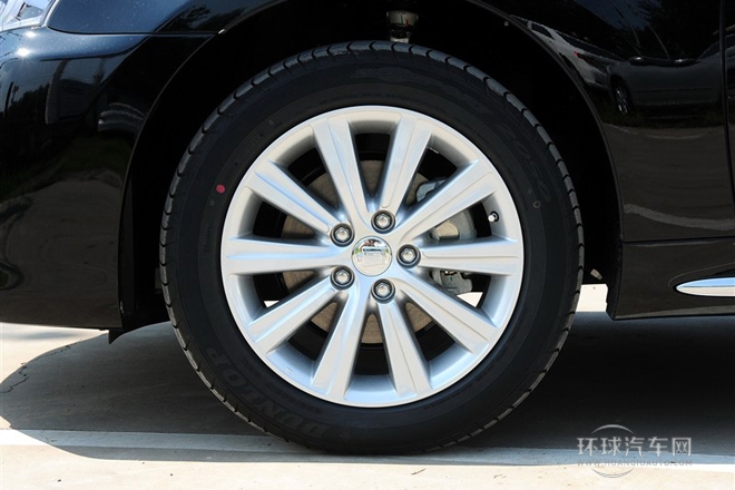 2012款 V6 2.5L Royal Saloon尊贵版