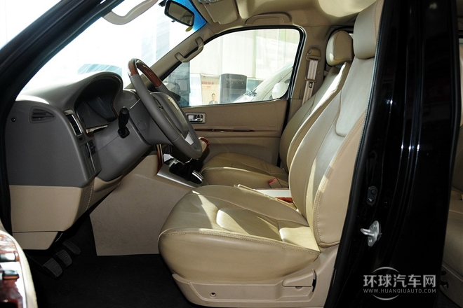 2010款 2.4L-3代 尊领标准型9座4RB2
