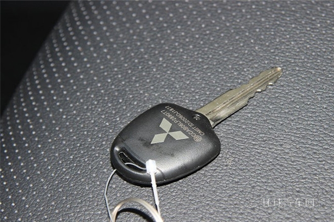 2013款 2.0L 四驱都市导航版 5座