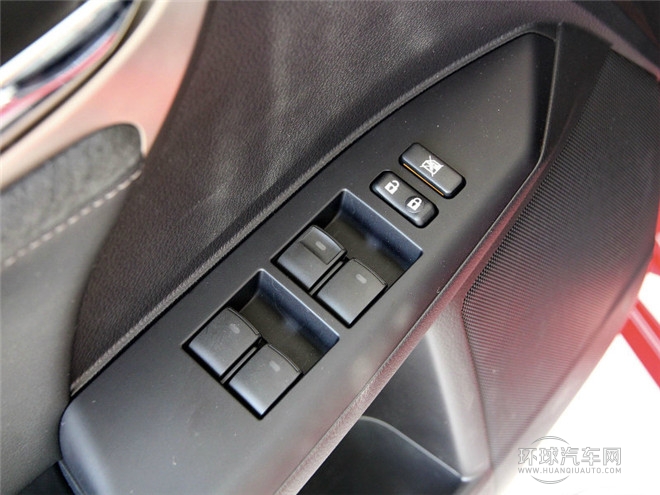 2014款 200h 1.8L 自动 领先版（双色）
