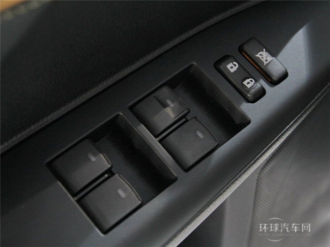 2014款 200h 1.8L 自动 领先版（单色）