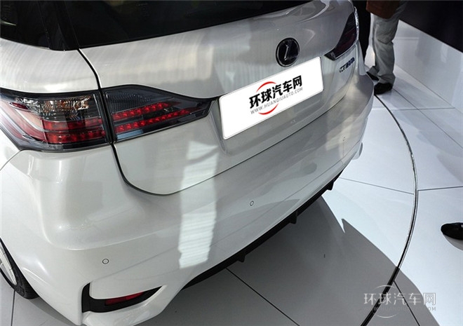 2014款 200h 1.8L 自动 领先版（单色）