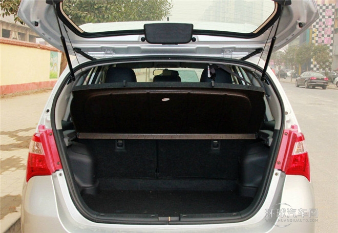 2015款 两厢 1.5L 自动理想型