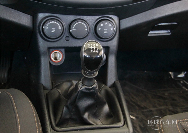 2015款 探索版 2.0T 柴油4X2豪华型