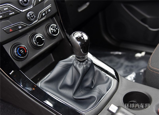2015款 探索版 2.0T 汽油4X2豪华型