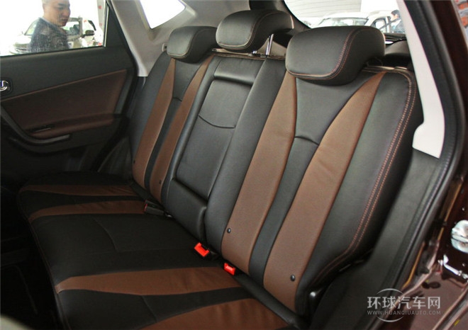2015款 2.0L 自动两驱豪华导航版