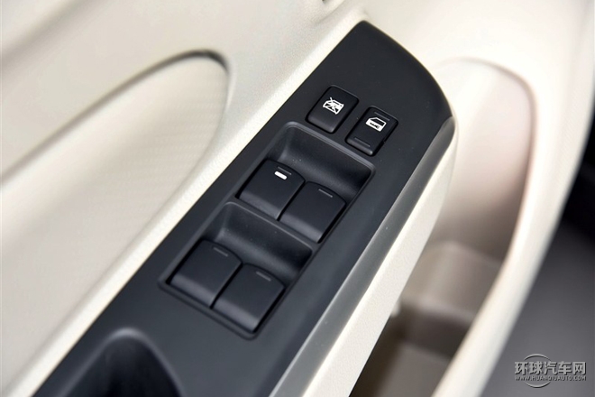 2015款 1.6L 自动豪华版