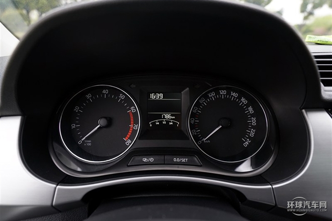 2015款 1.6L 自动智行版