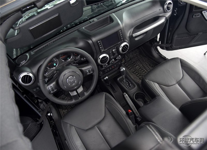 2015款 3.0L 四门舒享版 Sahara